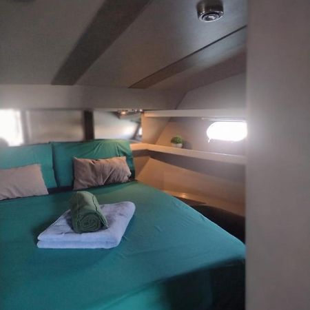 Hotel Yach Boat à Barcelone Extérieur photo