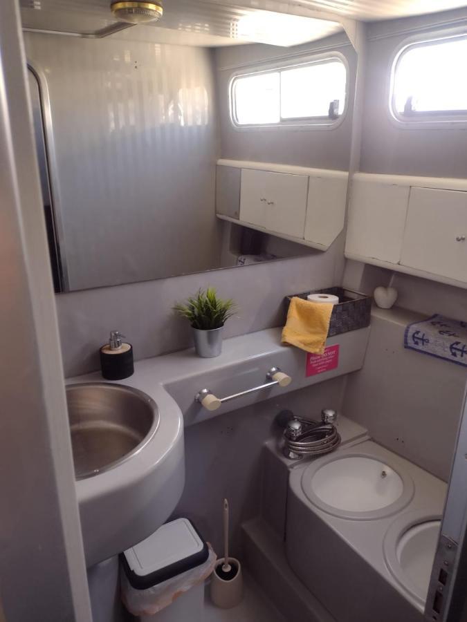 Hotel Yach Boat à Barcelone Extérieur photo